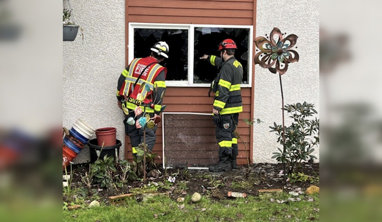 Everett Fire Department Quickly Extinguishes Nova North Apartment Fire, Elderly Man Rescued in Critical Condition