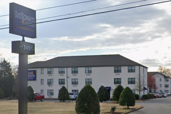 Guests Displaced as Pipe Burst Forces Emergency Evacuation at Murfreesboro Hotel Amid Severe Weather