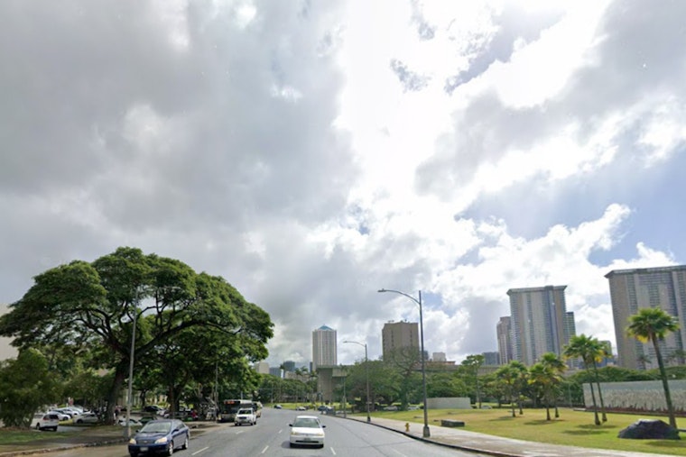 Honolulu Anticipates Weather Shift with Light Showers, Surfers Eye Rising Swell