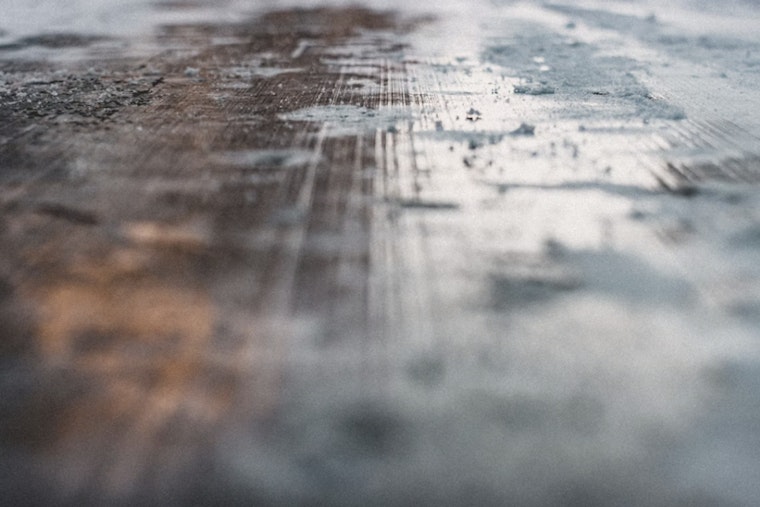 Houston Battles Icy Conditions as Officials Issue Travel Warnings Amid Winter Storm