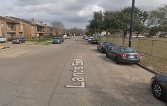 Houston Police Investigate Fatal Shooting at Lands End Drive Apartment, Public's Help Sought