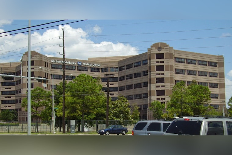 Houston VA Rolls In High-Tech Surgery Bots To Give Vets A Gentler Cut