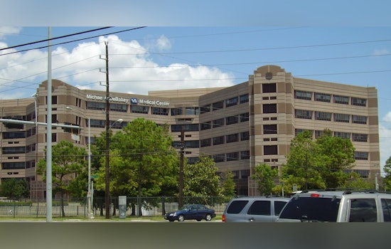 Houston VA Rolls In High-Tech Surgery Bots To Give Vets A Gentler Cut