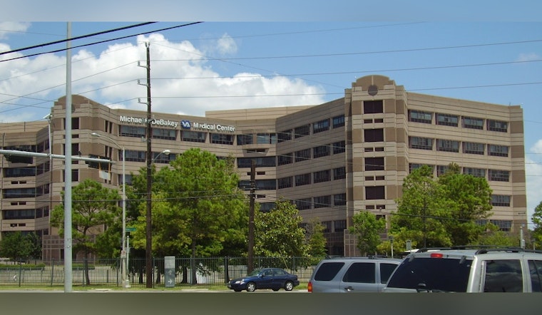 Houston VA Rolls In High-Tech Surgery Bots To Give Vets A Gentler Cut