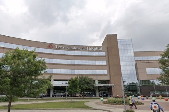 Houston Volunteers Cram Massive Lifesaving Med Shipment Bound for Ukraine War Zone