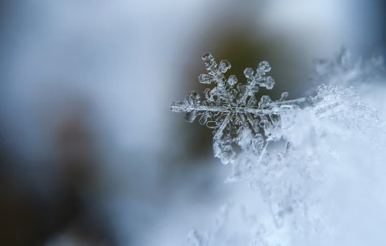 Howling Winds, Slick Roads As Snow Slams Milwaukee Saturday