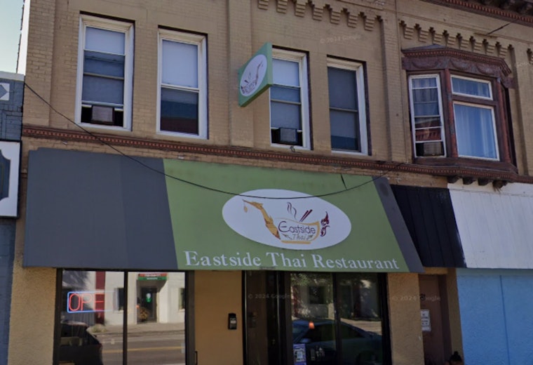 ICE Agent Enters St. Paul Thai With Gun Drawn