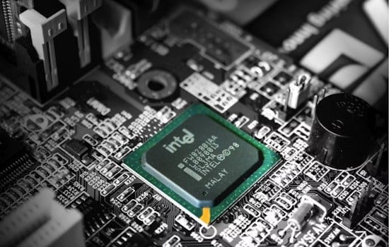 Intel Faces Setback as Shares Drop 12% Amid Supply Constraints and Lower Revenue Forecasts