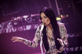 Kacey Musgraves Joins Leon Bridges for High-Roller Fort Worth Fundraiser