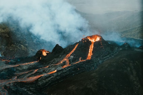 Kīlauea Volcano Ushers in 2026 with Stunning Eruption, USGS Reports Fountain Heights of 170 Feet