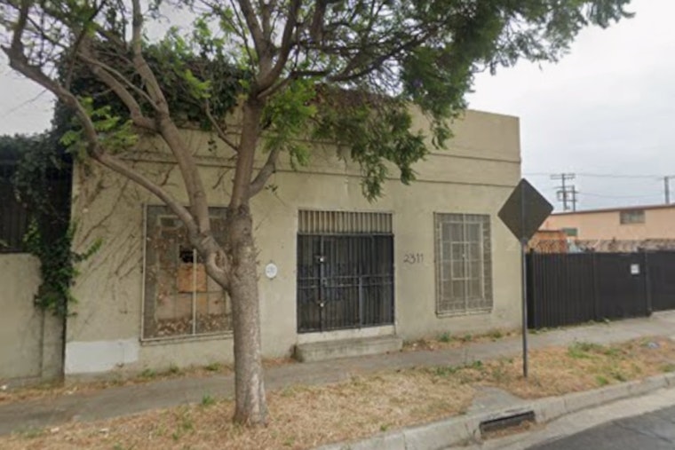 LAFD Extinguishes Blaze in Abandoned Hyde Park Building; No Injuries Reported