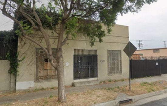 LAFD Extinguishes Blaze in Abandoned Hyde Park Building; No Injuries Reported