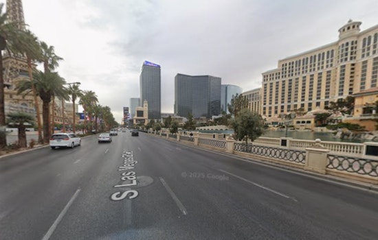 Las Vegas Police Disperse Unruly Crowd on Strip, Arrest 11 After Traffic Disrupted