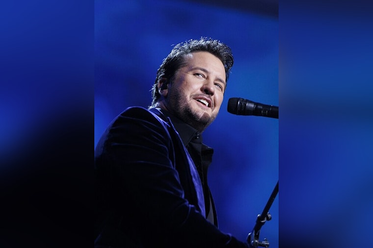 Luke Bryan to Ignite BankPlus Amphitheater in Southaven with "Word on the Street Tour"