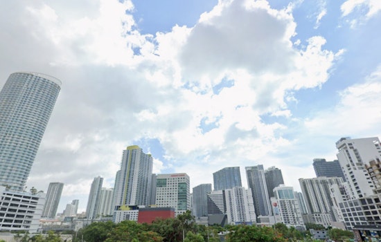 Miami Enjoys Warm Weekend with Slight Chance of Showers Before Approaching Cold Front