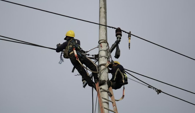 Midday Blackout Silences Waikiki Shops and Diamond Head Homes