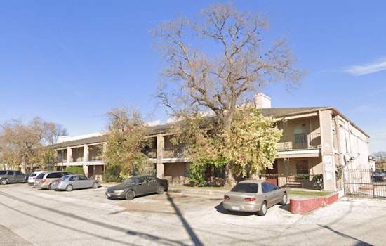 Midnight Courtyard Knife Fight Leaves Two Hurt At North Side's Arriba En Blanco