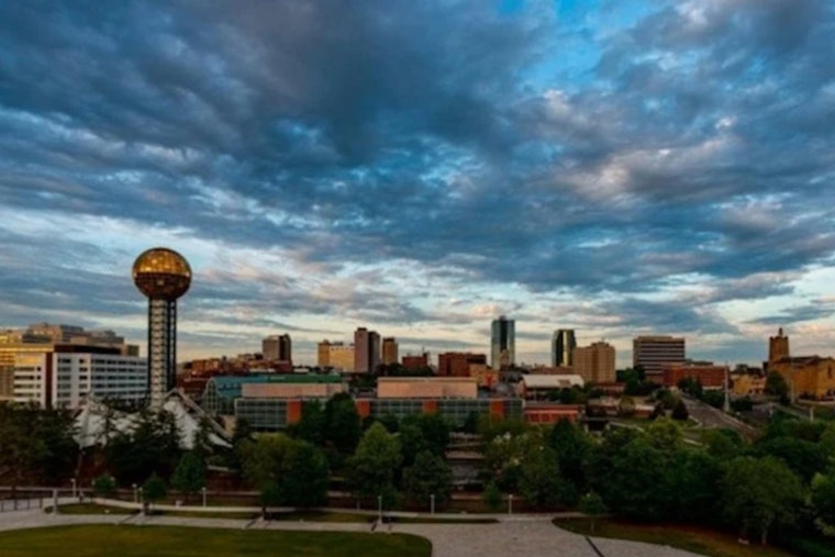 Mild Conditions and Potential Weekend Showers in Knoxville