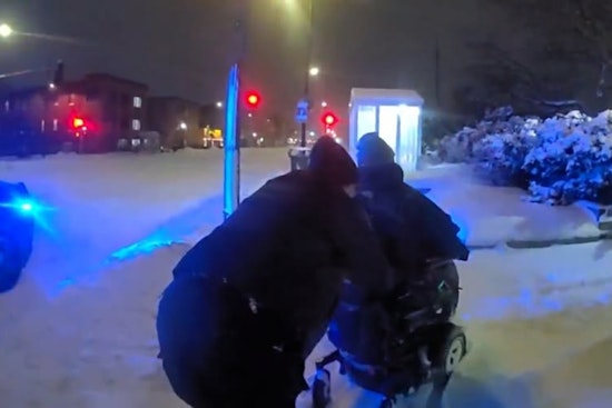 Minneapolis Police Officers Exemplify Community Spirit by Assisting Elderly Man with Wheelchair in Snow