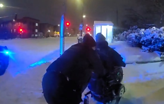 Minneapolis Police Officers Exemplify Community Spirit by Assisting Elderly Man with Wheelchair in Snow