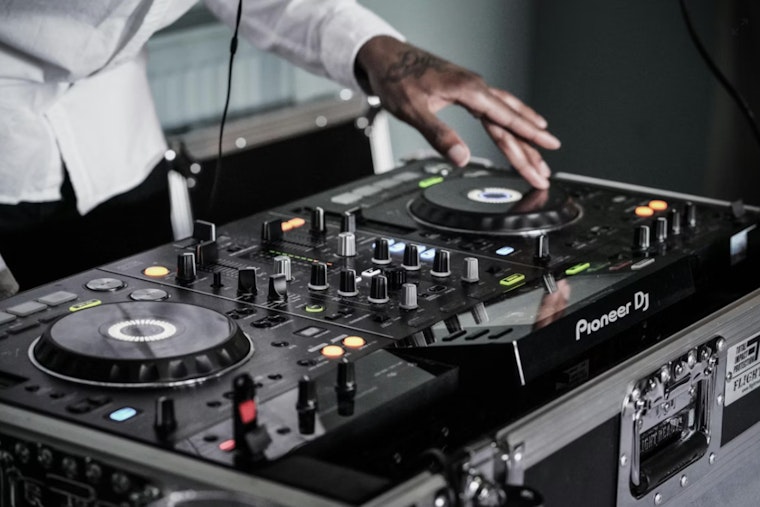 New Orleans Seeks Talent, DJs Wanted for 2026 Mardi Gras Festivities at Gallier Hall