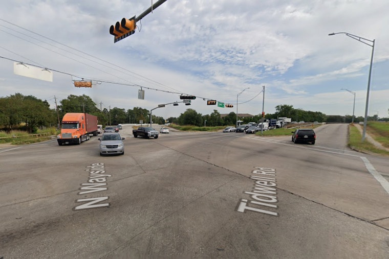 Northeast Houston Driver Dies In Pre-Dawn Tree Crash Near Tidwell