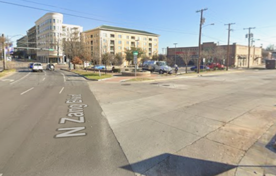 Oak Cliff Chaos as Crowd Allegedly Jumps Dallas Cops at Crash Scene