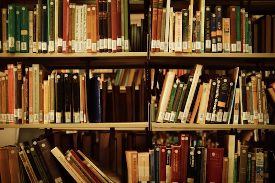 Oak Creek's Book Nook to Host $5 Bag Sale Benefiting Local Library