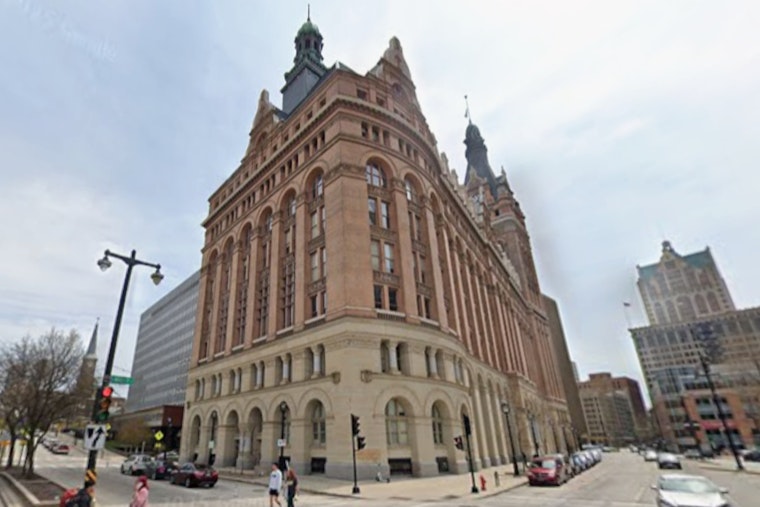Paratransit Meltdown Leaves Milwaukee Riders Waiting, Drivers Fuming