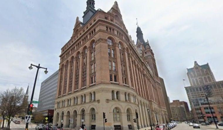 Paratransit Meltdown Leaves Milwaukee Riders Waiting, Drivers Fuming