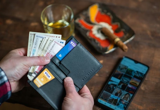 Phone and Card Thefts Hit River North and Fulton Market