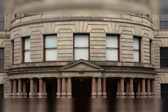 Portland Leaders Condemn Federal Agents' Tactics After Fatal Minneapolis Incident, Urge Peaceful Advocacy