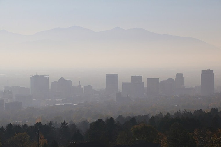 Salt Lake City Shrouded in Persistent Haze, NWS Forecasts Misty Days Ahead