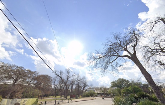 San Antonio's Week Ahead: Comfortable Days and Cool Nights, with a Chance of Showers Midweek