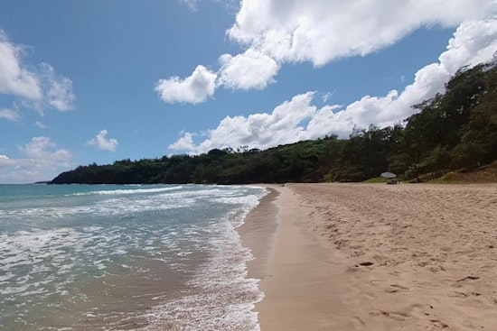 Search Intensifies for Missing Swimmer off Kahili Beach in Kīlauea, One Rescued with Injuries