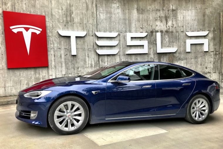 Tesla Quietly Pulls Plug On UTC Mall Showroom As Palm Plaza Empties Out
