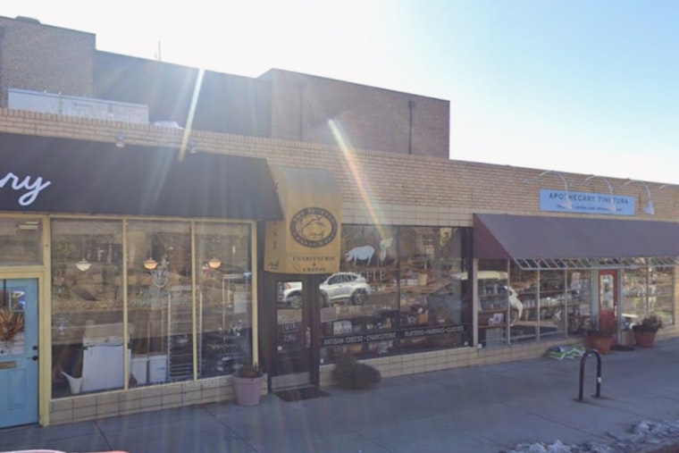 Tiny Congress Park Storefront Braces For Chicken Riot Fried Chicken Invasion