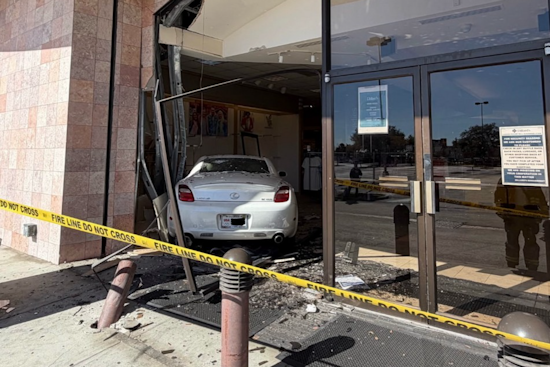 Vehicle Crashes into Vacant Building in Orlando, Minor Injuries Reported