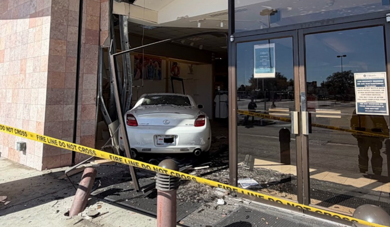 Vehicle Crashes into Vacant Building in Orlando, Minor Injuries Reported