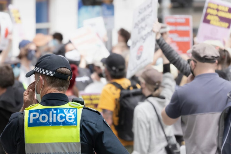 Washington Lawmakers Debate Bill to Ban Police from Wearing Masks, Citing Public Trust and Accountability