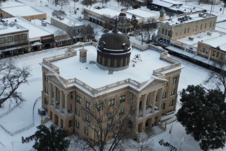 Williamson County Adjusts Office Hours and Commissioners Court Meeting Due to Winter Storm Fern
