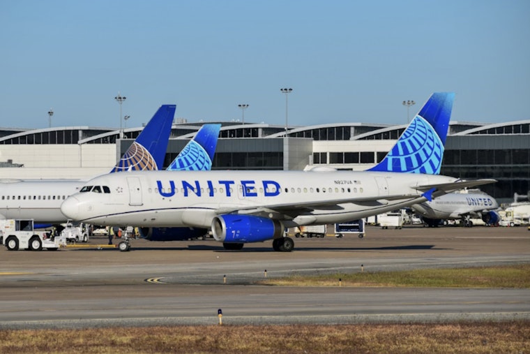 Winter Storm Disrupts Travel as Houston Airports Face Flight Cancellations and Delays