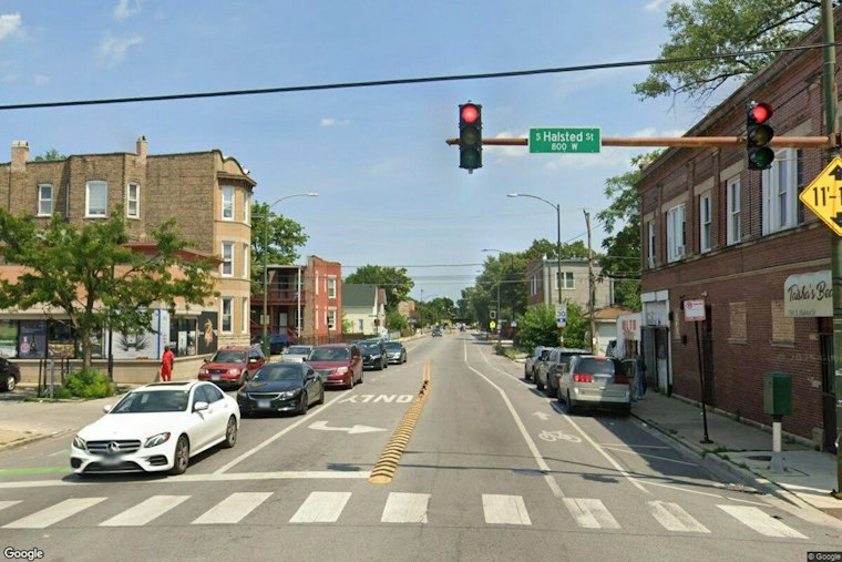 17-Year-Old Boy Dies After Daylight Shooting on Englewood Street