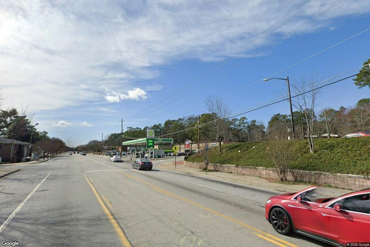 25-Year-Old Shot Dead at SW Atlanta Gas Station, Police Hunt Blue Jeep