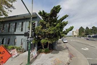42-Year-Old Man Shot Dead in West Oakland, Dozens of Shell Casings Found