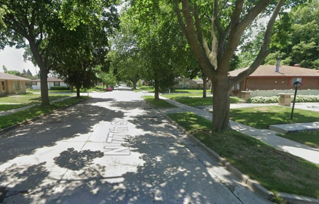 42-Year-Old Shot Dead on Milwaukee's North 77th Street, No Suspects Apprehended at Scene