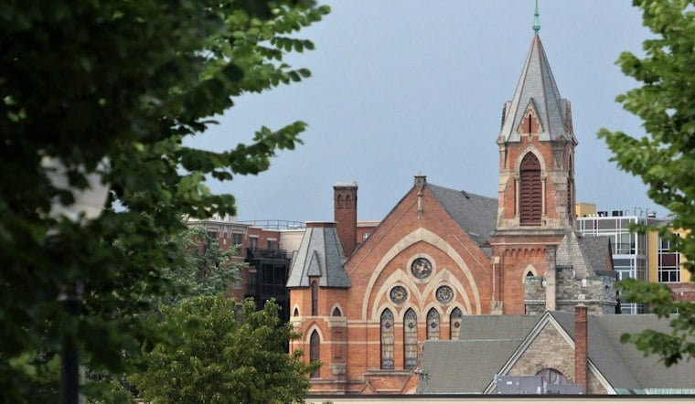 525 Fans Pack Saratoga Springs Hall for Midnight ACOTAR 6 Bash, Tattoos and All