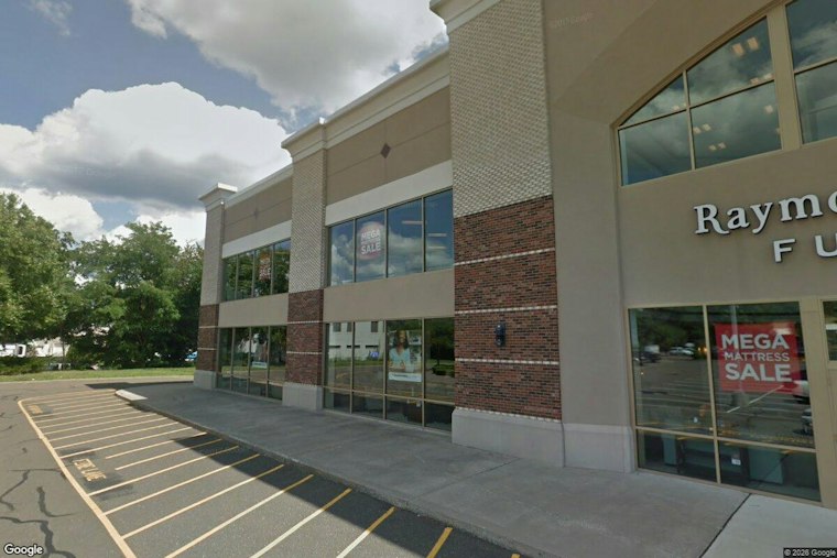 7 Brew Picks Nov. 2 Opening for Norwalk Drive-Thru, Dangles Free Coffee for Days