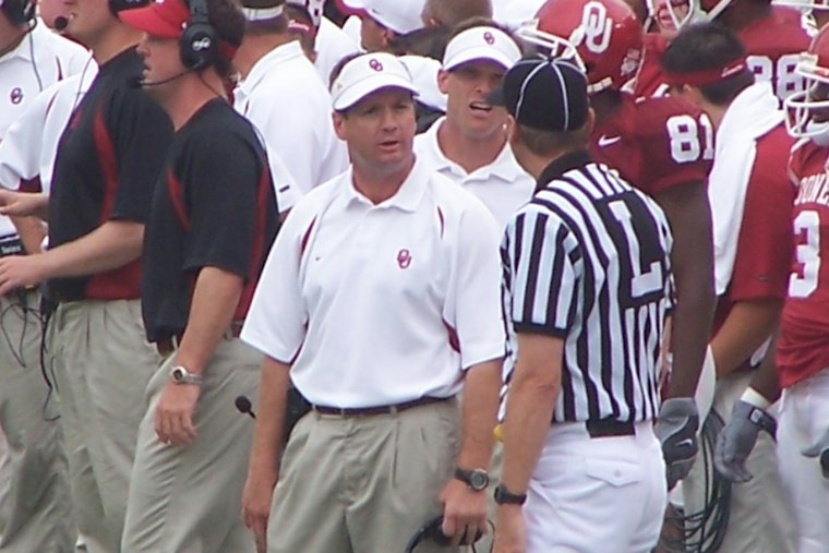 A Bob Stoops Autograph Gives Oklahoma Fan a Personal Lift During Cancer Battle