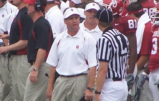 A Bob Stoops Autograph Gives Oklahoma Fan a Personal Lift During Cancer Battle